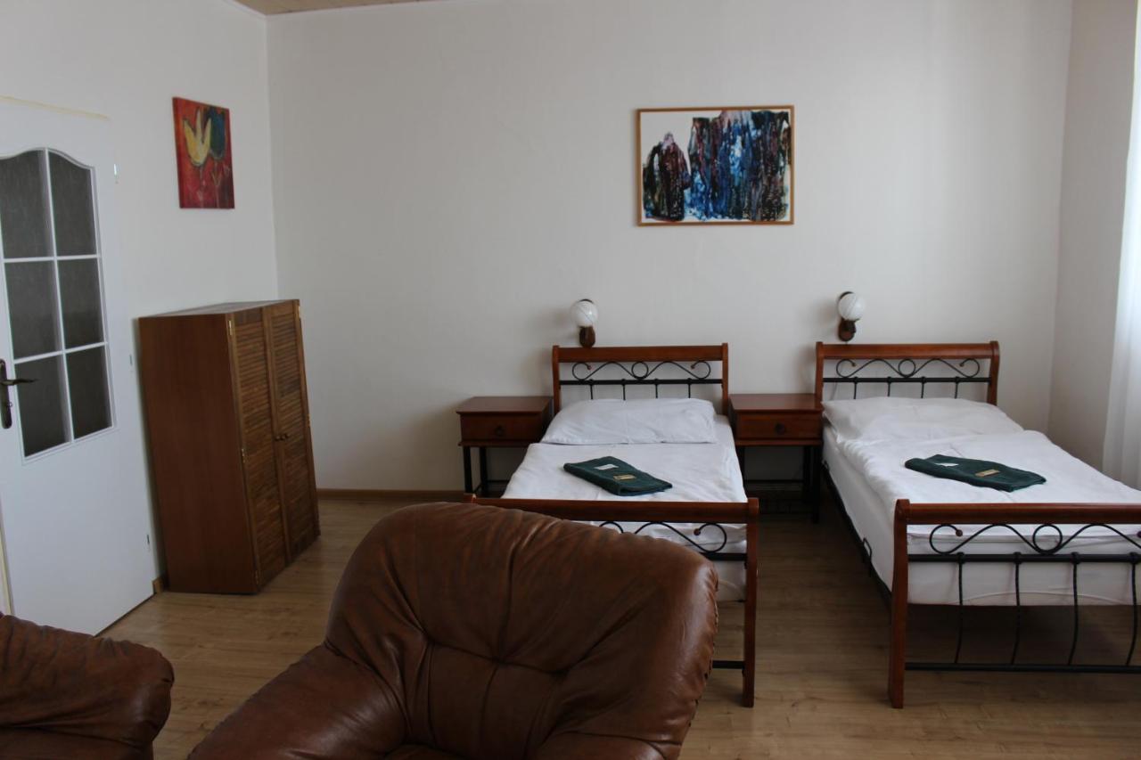 Hotel Cerny Kun Louny Eksteriør bilde
