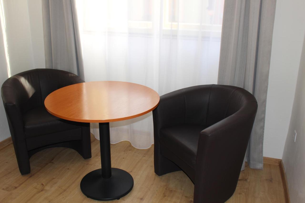 Hotel Cerny Kun Louny Eksteriør bilde